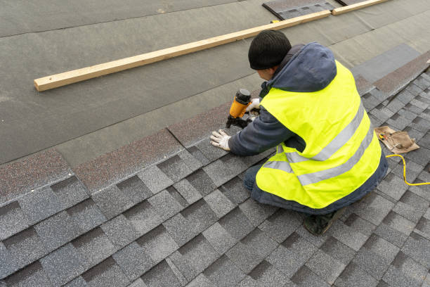 Best Roof Gutter Cleaning  in Omak, WA